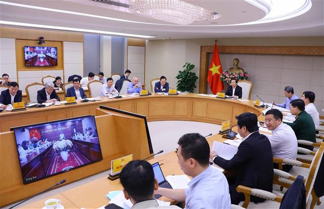 Ngày 11/4, tại Trụ sở Chính phủ, Phó Thủ tướng Trần Hồng Hà chủ trì cuộc họp của Tổ công tác đôn đốc, kiểm tra, kết nối và xử lý các vướng mắc trong quá trình triển khai Dự án sân bay Long Thành. (Ảnh: Văn Điệp/TTXVN) Thủ tướng yêu cầu đẩy nhanh tiến độ Dự án Sân bay Long Thành ảnh 2