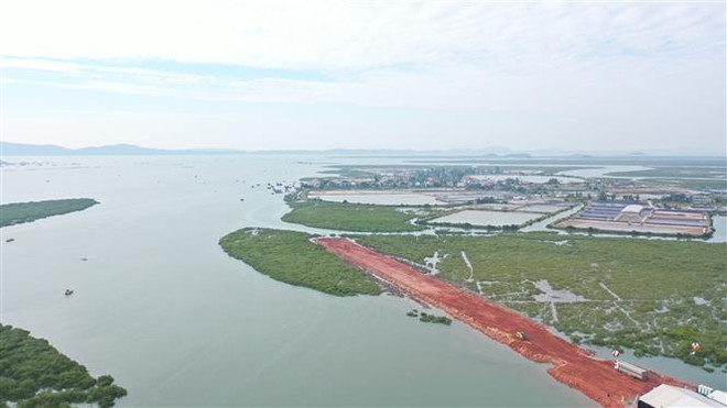 Quảng Ninh: Thiếu hụt vật liệu san lấp để thi công bến cảng Vạn Ninh ảnh 1