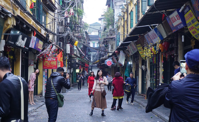 [Photo] Đường phố Hà Nội tĩnh lặng lạ thường sáng mùng Một Tết ảnh 4