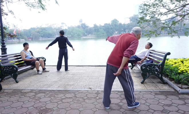 [Photo] Đường phố Hà Nội tĩnh lặng lạ thường sáng mùng Một Tết ảnh 11