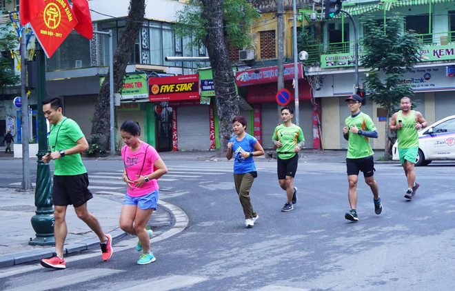 [Photo] Đường phố Hà Nội tĩnh lặng lạ thường sáng mùng Một Tết ảnh 9