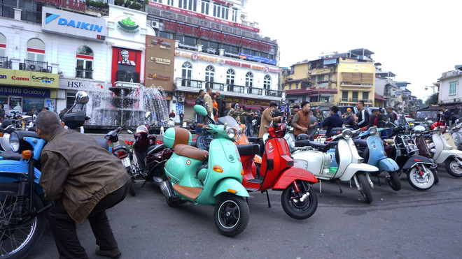 [Photo] Đường phố Hà Nội tĩnh lặng lạ thường sáng mùng Một Tết ảnh 5