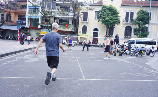 [Photo] Đường phố Hà Nội tĩnh lặng lạ thường sáng mùng Một Tết ảnh 10