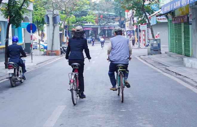 [Photo] Đường phố Hà Nội tĩnh lặng lạ thường sáng mùng Một Tết ảnh 7