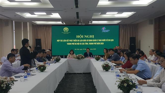 Toàn cảnh hội nghị. (Ảnh: Đinh Thuận/TTXVN) Liên kết du lịch Thủ đô với các địa phương tạo sản phẩm liên vùng ảnh 1