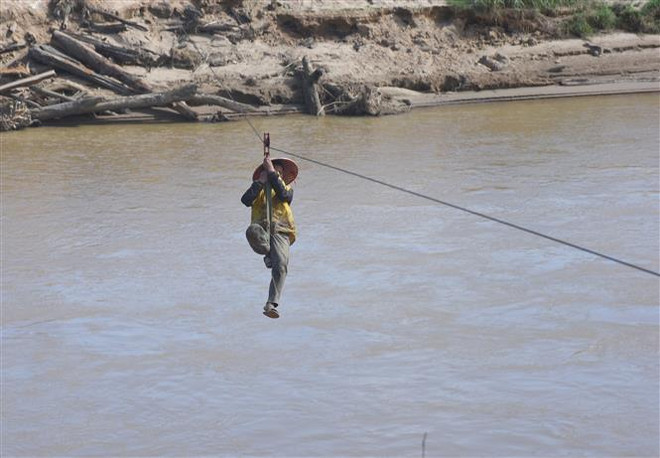 Kon Tum: Người dân mong mỏi một cây cầu bắc qua sông Pô Kô ảnh 1