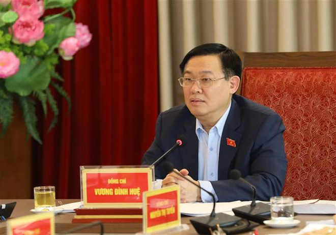 Bí thư Thành ủy Hà Nội Vương Đình Huệ phát biểu tại buổi làm việc. (Ảnh: Văn Điệp/TTXVN) Hà Nội định hướng nâng cao hiệu quả sử dụng vốn đầu tư công ảnh 1