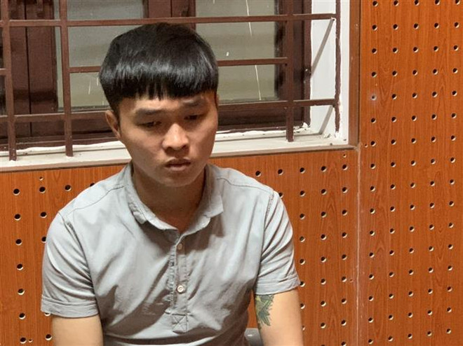 Đối tượng Trần Công Đức tại cơ quan điều tra. (Nguồn: TTXVN phát) Thủ đoạn tinh vi của đối tượng cướp ngân hàng ở Bình Dương ảnh 2