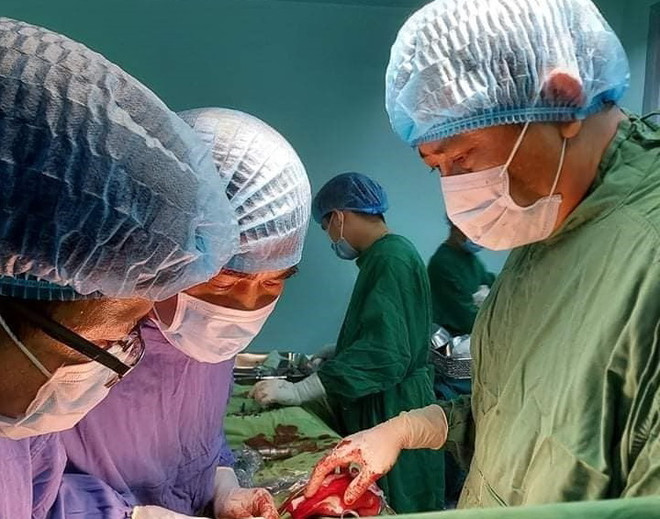 Đồng Nai: Cứu sống một bệnh nhân bị dao đâm xuyên vào tim ảnh 1