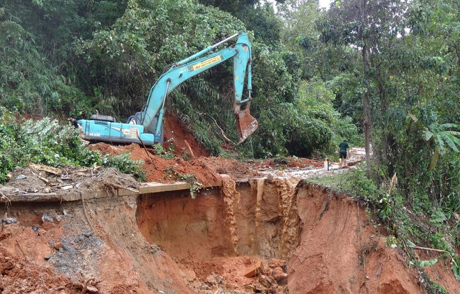 Tái thiết sau lũ lụt ở Quảng Trị: Ứng phó kịp thời với sạt lở đất ảnh 3