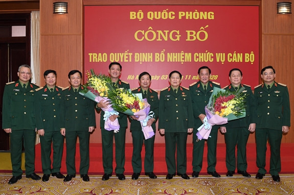 Bộ Quốc phòng trao quyết định bổ nhiệm 2 Thứ trưởng và lãnh đạo QK7 ảnh 1