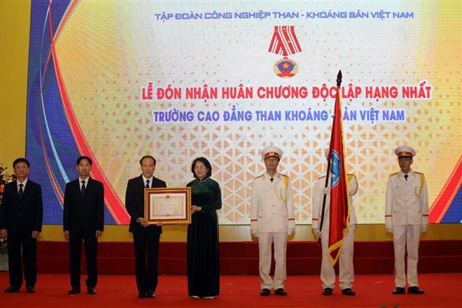 Phó Chủ tịch nước: Ngành than càng khó khăn thì càng phải thi đua ảnh 2