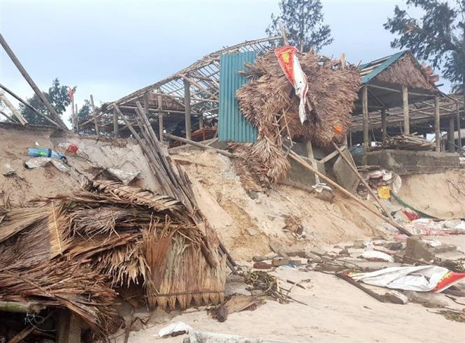 Tái thiết sau lũ lụt ở Quảng Trị: Ứng phó kịp thời với sạt lở đất ảnh 1