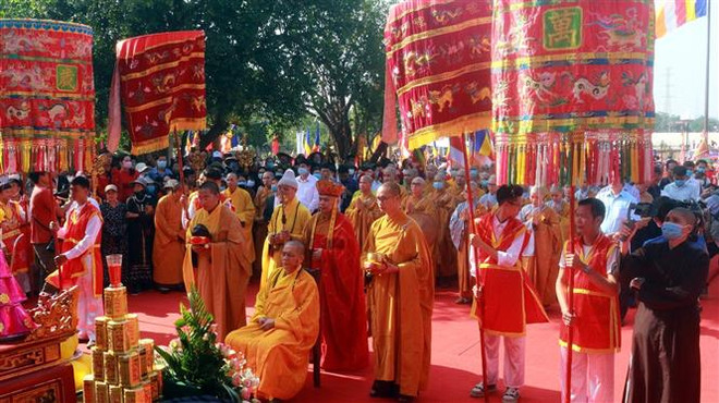 Quảng Ninh: Cung rước tượng Phật bằng ngọc nguyên khối nặng 3,8 tấn ảnh 1