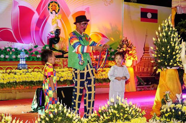 Chùa Phật tích ở thủ đô Vientiane tổ chức các hoạt động mừng Ngày 1/6 ảnh 1