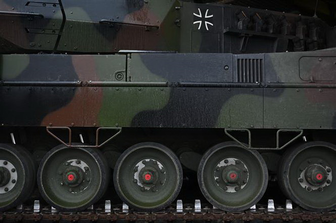 Kho dự trữ cạn kiệt, Bộ Quốc phòng Đức tăng tốc mua sắm vũ khí ảnh 1