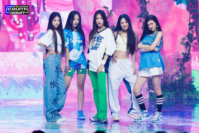 Blokecore - phong cách thời trang thú vị lấy cảm hứng từ bóng đá ảnh 1