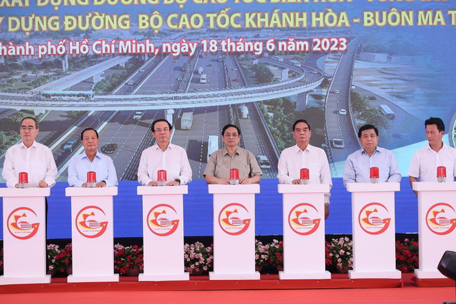 Thủ tướng phát lệnh khởi công đồng loạt 3 dự án giao thông quan trọng ảnh 1