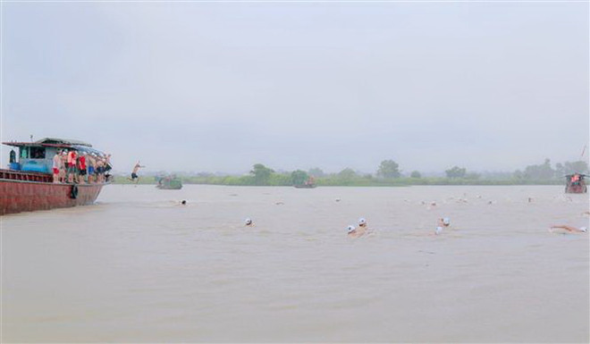 Một nam sinh tử vong khi tham gia Hội Bơi vượt sông truyền thống ảnh 1