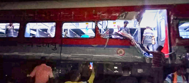 Ấn Độ: Tai nạn tàu hỏa thảm khốc, ít nhất 80 người thiệt mạng ảnh 1