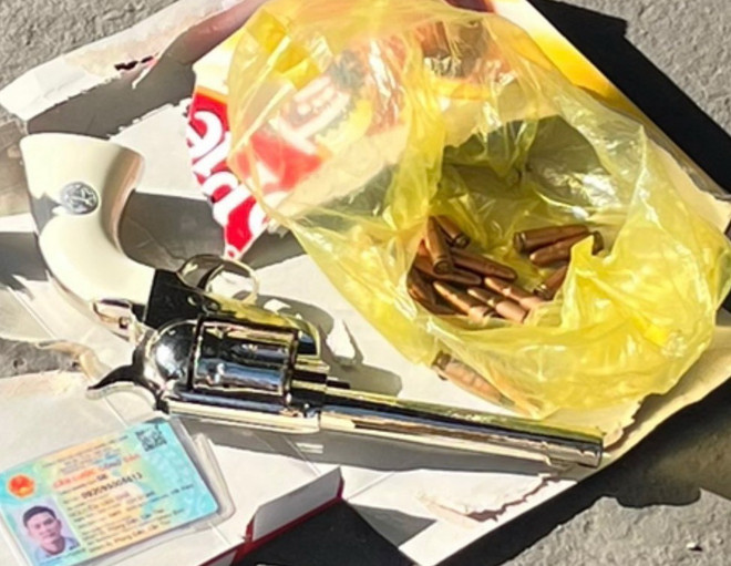 Bình Dương: Tạm giữ thanh niên tàng trữ vũ khí quân dụng ảnh 1