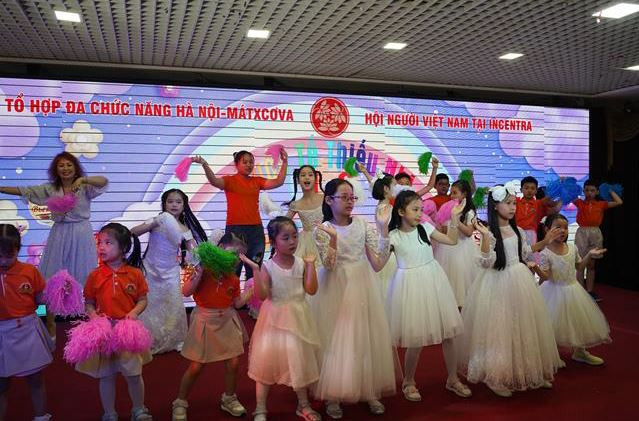 Ngày Quốc tế Thiếu nhi của con em cộng đồng người Việt Nam tại Nga ảnh 1