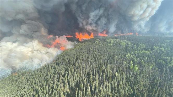 Hàng trăm lính cứu hỏa từ EU tham gia ứng phó với cháy rừng tại Canada ảnh 1
