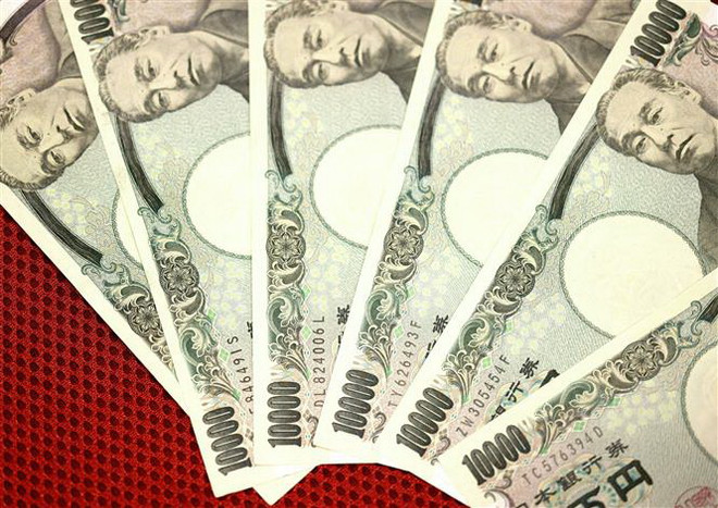Đồng 10.000 yen của Nhật Bản. (Ảnh: AFP/TTXVN) Ngân hàng Trung ương Nhật Bản có thể sẽ duy trì lãi suất cực thấp ảnh 1