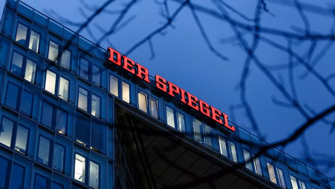 Der Spiegel đình chỉ 2 nhân vật cấp cao liên quan vụ bê bối tin giả ảnh 1