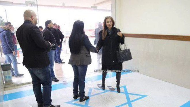 Israel phản đối bộ trưởng Jordan giẫm lên hình có ảnh quốc kỳ ảnh 1