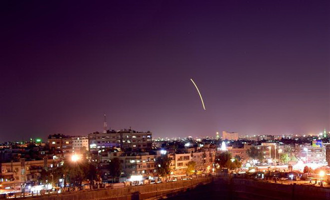 Lực lượng phòng không Syria đánh chặn mục tiêu gần sân bay Damascus ảnh 1