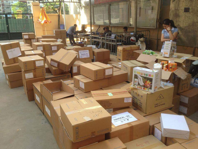 Dừng xe khách vi phạm, phát hiện nhiều dược phẩm không rõ nguồn gốc ảnh 1