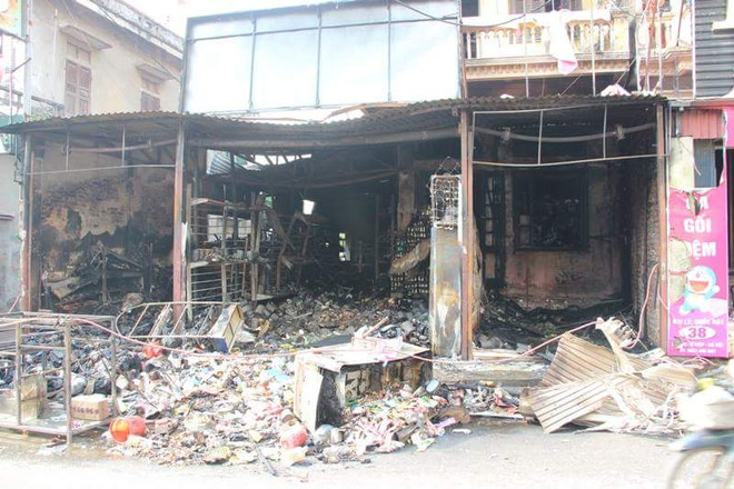 Hà Nội: Dân ném gạch đá... đánh thức chủ nhà thoát khỏi đám cháy ảnh 1