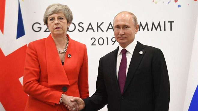 Thủ tướng Theresa May và Tổng thống Nga Vladimir Putin. (Nguồn: BBC) Lãnh đạo Nga và Anh gặp nhau ở G20, nhưng chưa bình thường hóa quan hệ ảnh 1