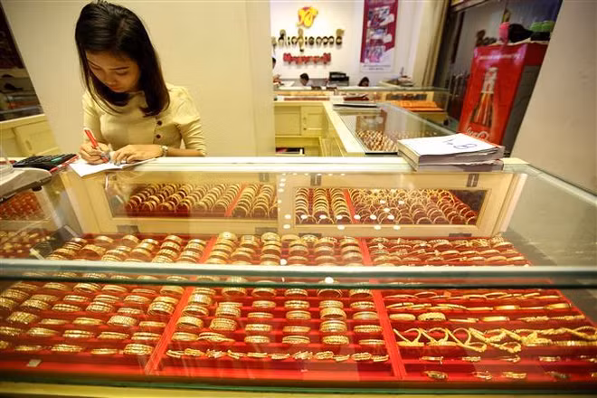 Giá vàng trên thị trường châu Á giảm trong phiên chiều 19/6 ảnh 1
