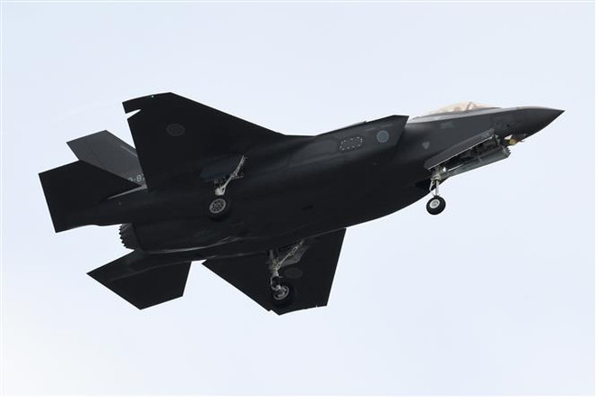 Máy bay chiến đấu F-35. (Nguồn: AFP/TTXVN) Mỹ xúc tiến thương vụ lớn nhất trong lịch sử mua sắm khí tài quân sự ảnh 1