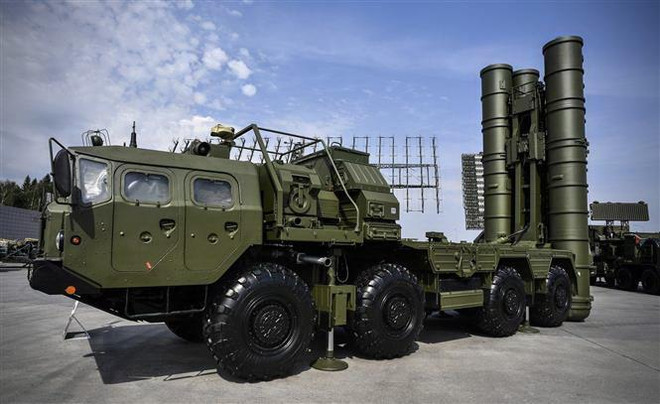 Hệ thống S-400 của Nga được trưng bày tại Kubinka, ngoại ô thủ đô Moskva. (Nguồn: AFP/TTXVN) Mỹ và Thổ Nhĩ Kỳ vẫn duy trì đối thoại về thương vụ S-400 ảnh 1