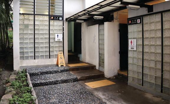 Cần có bằng đại học để làm việc ở nhà vệ sinh công cộng tại Trung Quốc ảnh 1