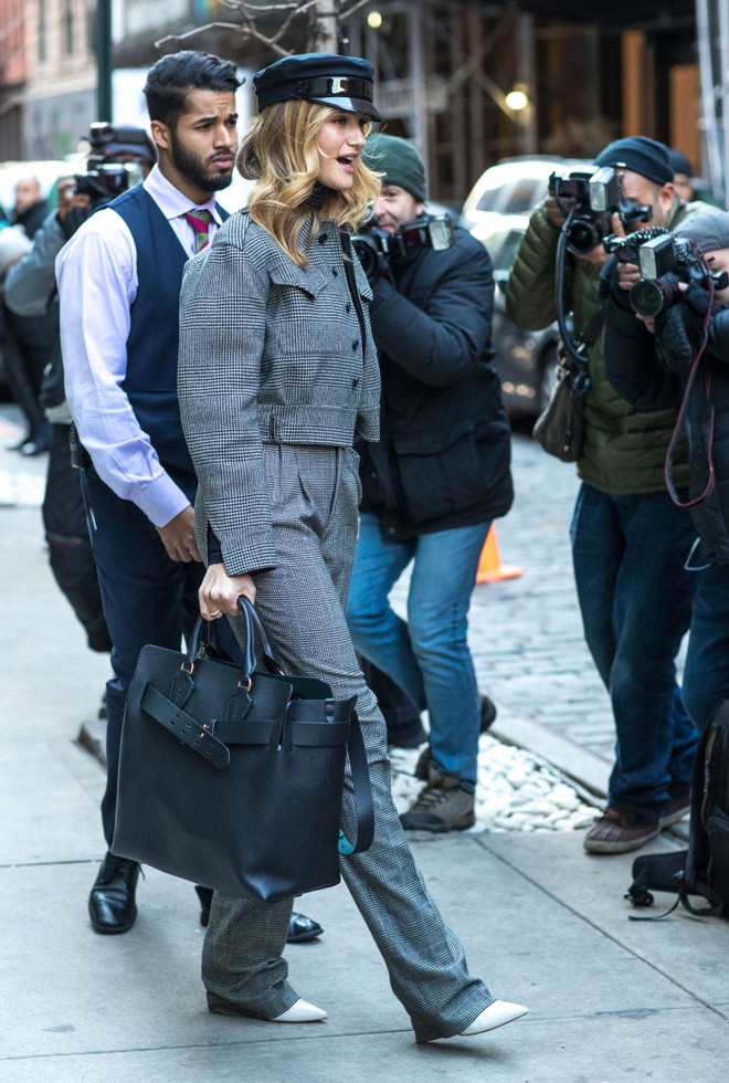 Vì sao mỹ nhân thế giới mê đắm chiếc túi Belt Bag của Burberry? ảnh 7