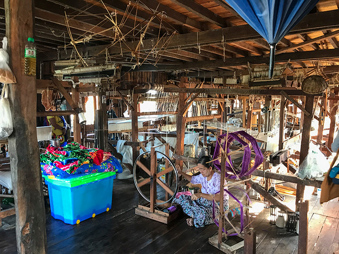 Đến Myanmar đừng bỏ qua In Paw Khone với lụa từ tơ sen độc đáo ảnh 6