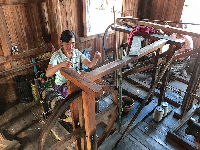 Đến Myanmar đừng bỏ qua In Paw Khone với lụa từ tơ sen độc đáo ảnh 4