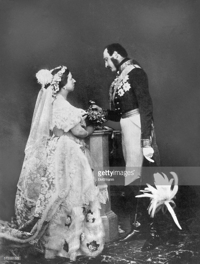 Ý nghĩa ẩn chứa đằng sau bó hoa cưới của các cô dâu Hoàng gia Anh ảnh 1