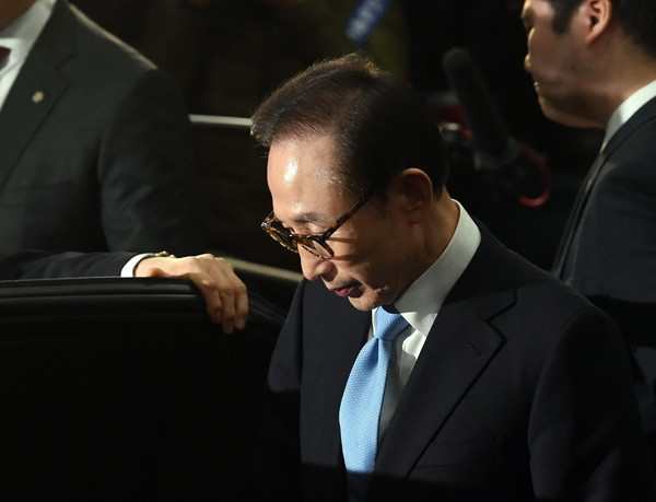 Hàn Quốc: Các công tố viên đề nghị bắt cựu Tổng thống Lee Myung-bak ảnh 1