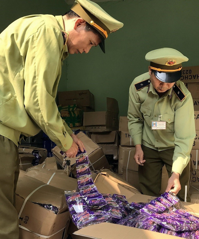 Hai xe chân gà nhập lậu có xuất xứ Trung Quốc bốc mùi hôi thối ảnh 2