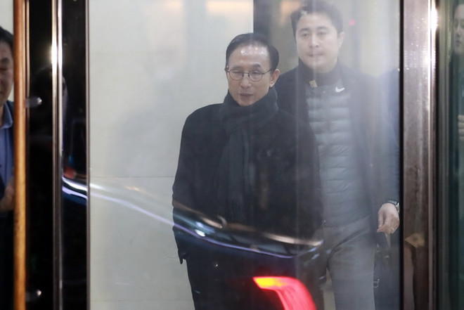 Tòa án gia hạn lệnh tạm giữ cựu Tổng thống Lee Myung-bak ảnh 1