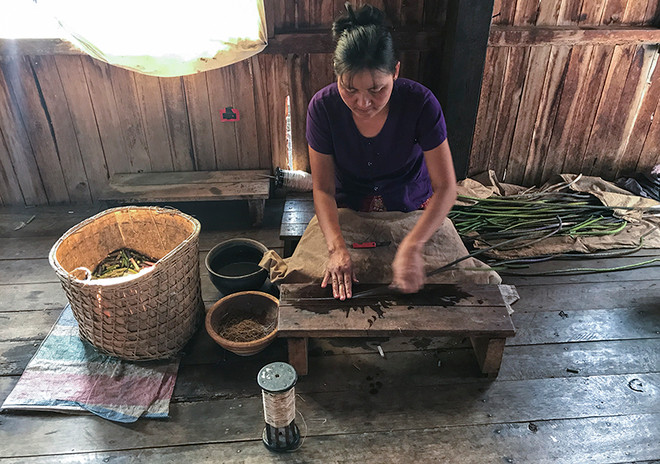 Đến Myanmar đừng bỏ qua In Paw Khone với lụa từ tơ sen độc đáo ảnh 3