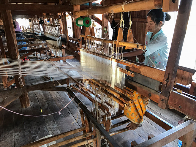 Đến Myanmar đừng bỏ qua In Paw Khone với lụa từ tơ sen độc đáo ảnh 8
