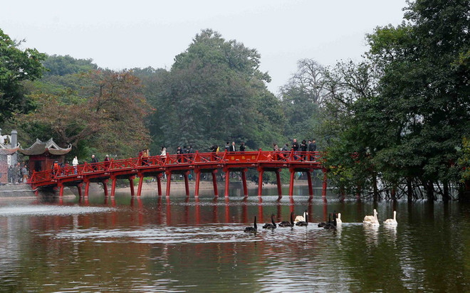 Miền Bắc nắng đẹp trước khi trở lạnh, Hà Nội duy trì mức nhiệt 28 độ C ảnh 1