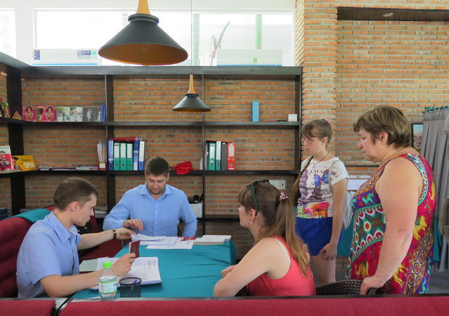 Công dân Nga bầu cử Tổng thống tại thành phố du lịch Nha Trang ảnh 2