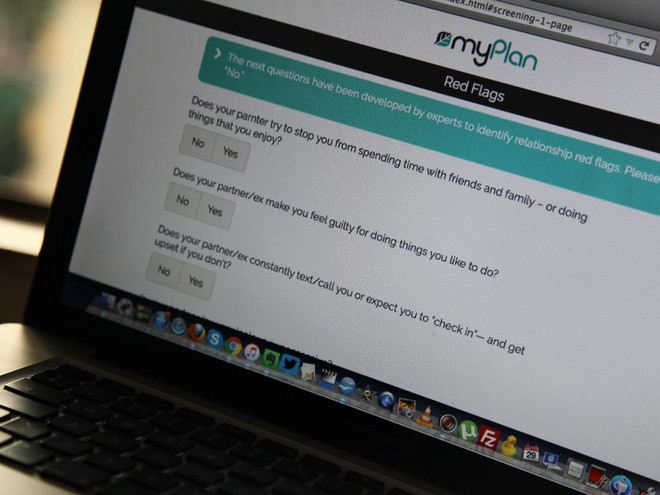 Ứng dụng điện thoại giúp phụ nữ châu Phi phòng tránh bạo lực tình dục ảnh 1